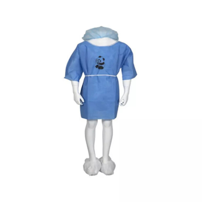 Kit opéré enfant avec charlotte, chemise, slip, paire sur-chaussures Kit opéré enfant avec charlotte, chemise, slip, paire sur-chaussures